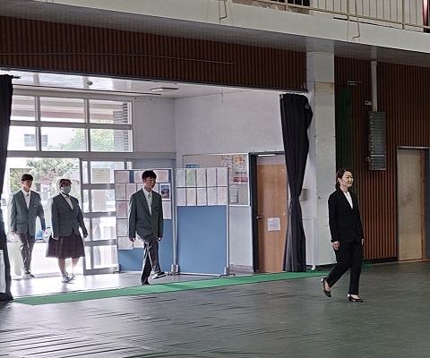 入場１組