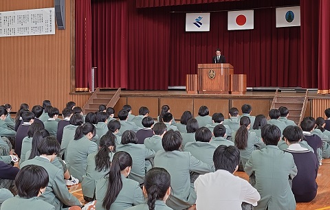 全校朝礼