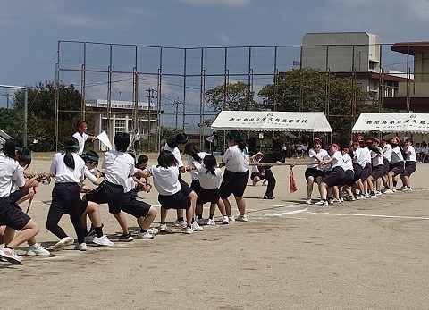 綱引き女子